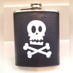 Wink Flask Scull & Crossbones Stainless Steel & Black Leather 7 oz.